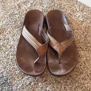 🌷 3/$20 leather Chaco flips🌷